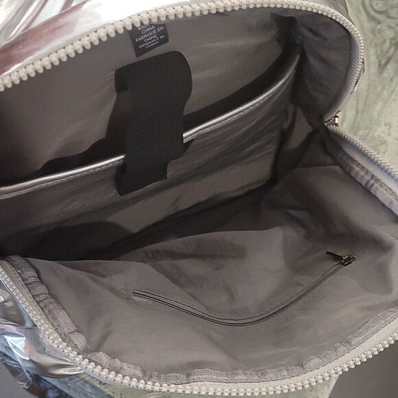 askya Silver Metalic Backpack New - Picture 6 of 7